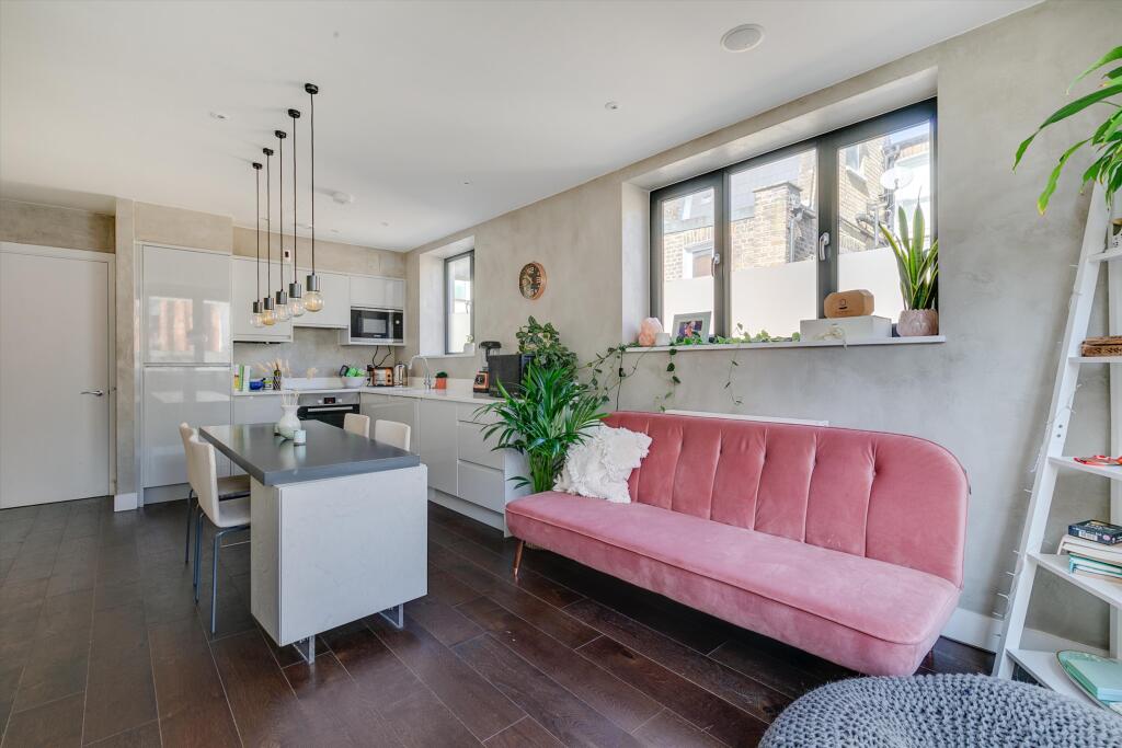 1 bed 1st Floor Flat for rent in London. From Knight Frank - Fulham