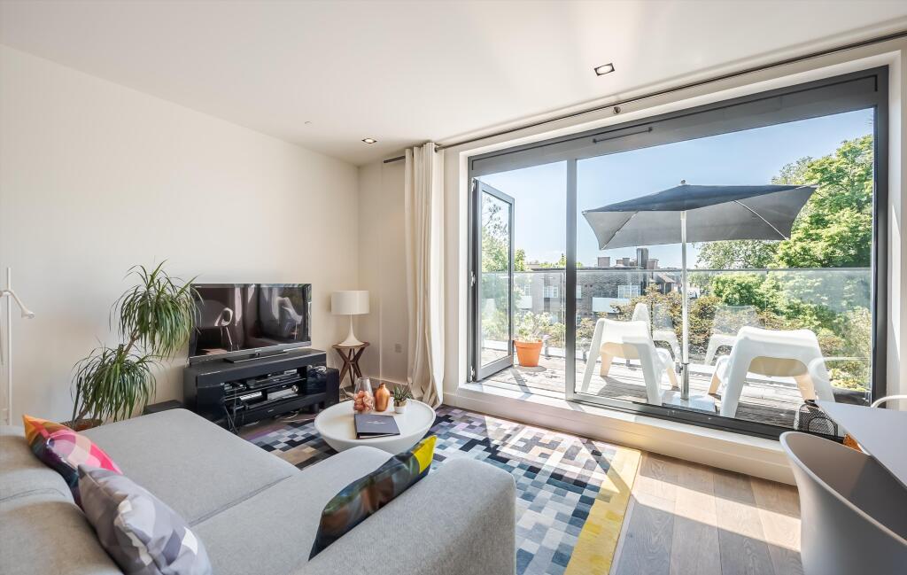 2 bed 1st Floor Flat for rent in London. From Knight Frank - Fulham