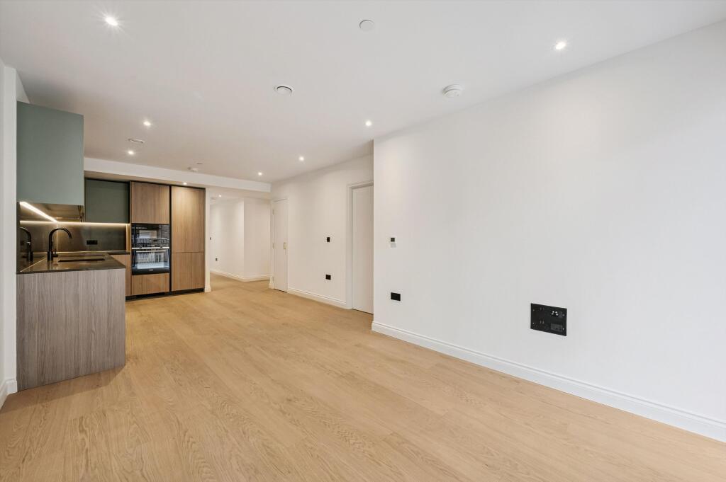 2 bed 1st Floor Flat for rent in London. From Knight Frank - Fulham