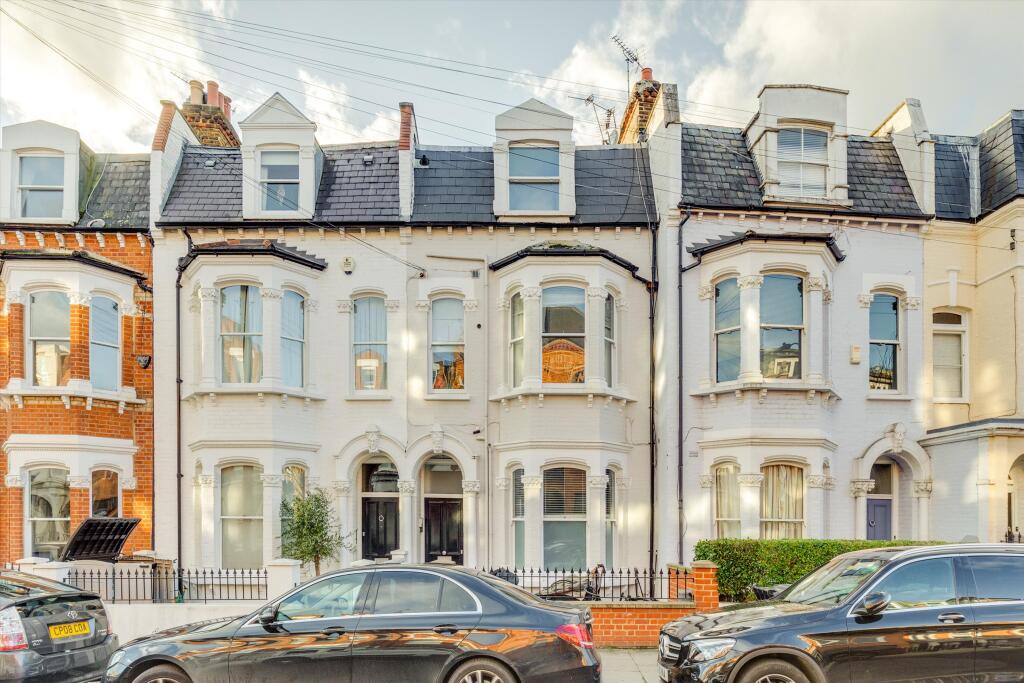 2 bed 1st Floor Flat for rent in London. From Knight Frank - Fulham