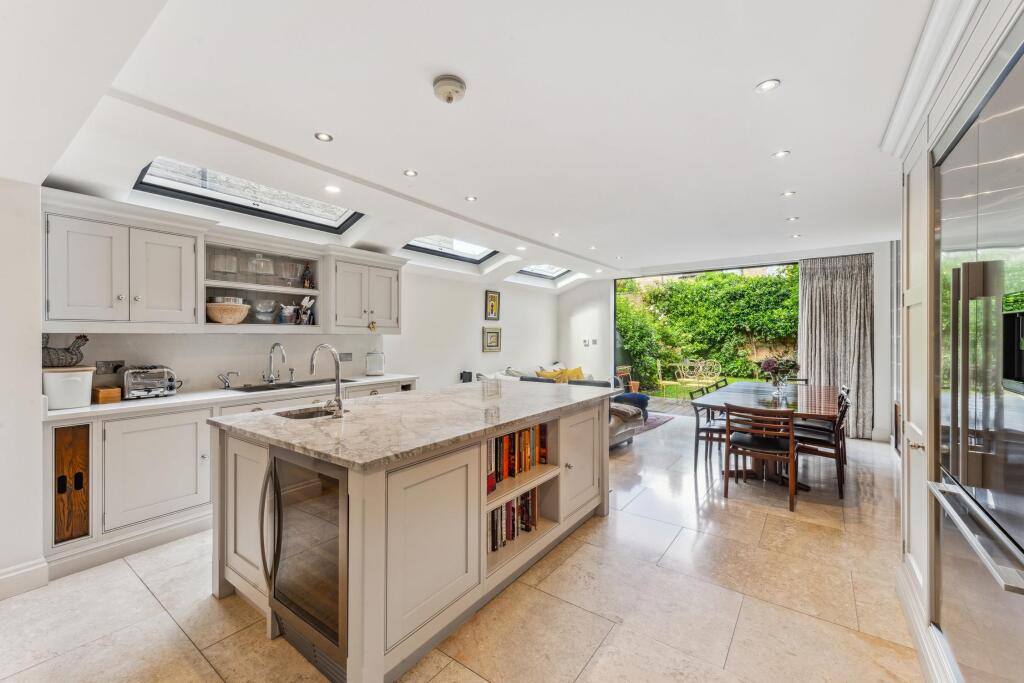 4 bed Mid Terraced House for rent in Fulham. From Knight Frank - Fulham