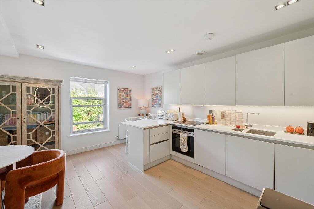 2 bed 1st Floor Flat for rent in London. From Knight Frank - Fulham 2 bed 1st Floor Flat for rent in London. From Knight Frank - Fulham