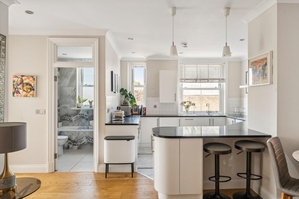 2 bed 1st Floor Flat for rent in Fulham. From Knight Frank - Fulham