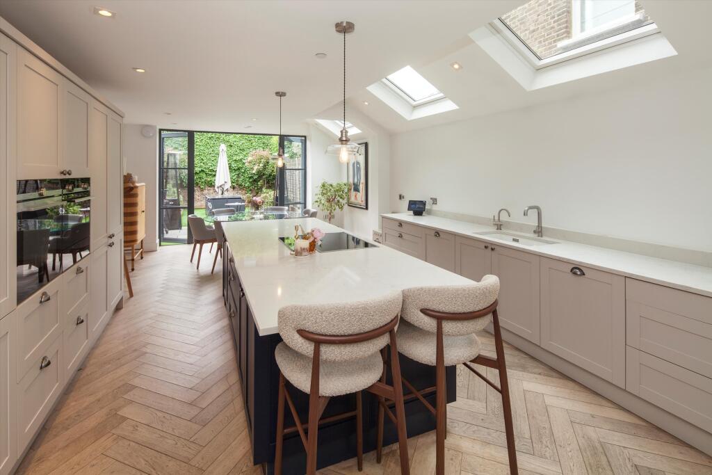 5 bed Mid Terraced House for rent in Hammersmith. From Knight Frank - Fulham 5 bed Mid Terraced House for rent in Hammersmith. From Knight Frank - Fulham