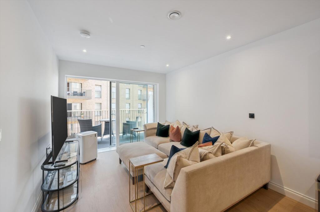 2 bed 1st Floor Flat for rent in London. From Knight Frank - Fulham