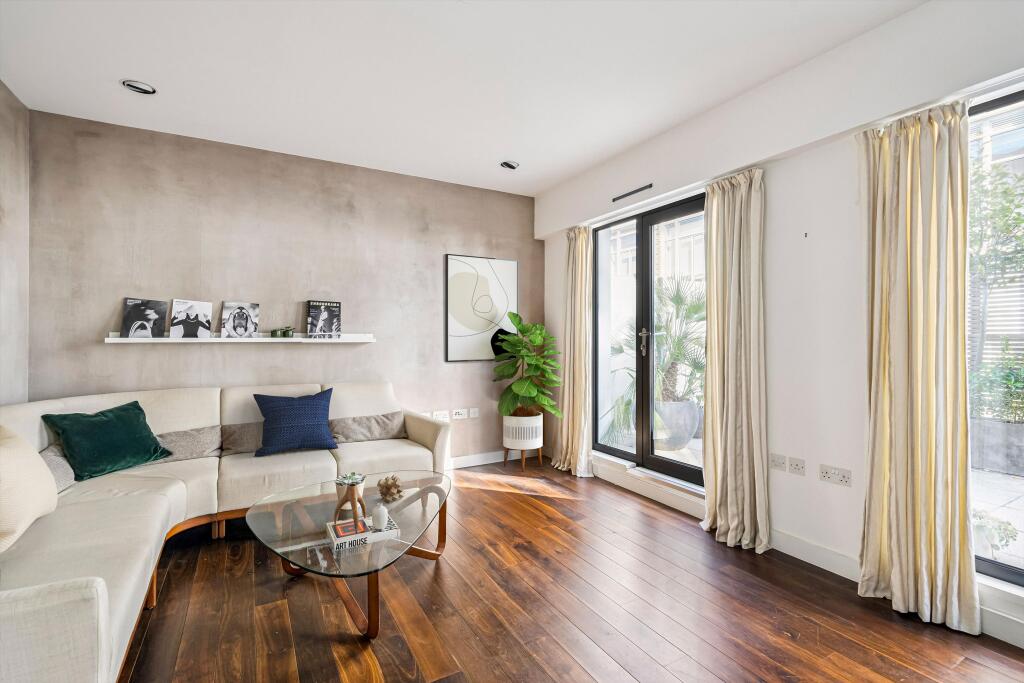 3 bed 1st Floor Flat for rent in Clapham. From Knight Frank - Fulham
