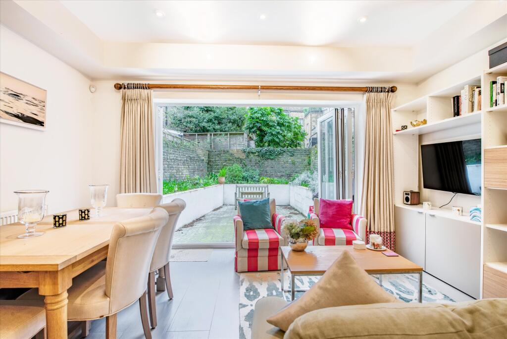 2 bed 1st Floor Flat for rent in Fulham. From Knight Frank - Fulham 2 bed 1st Floor Flat for rent in Fulham. From Knight Frank - Fulham