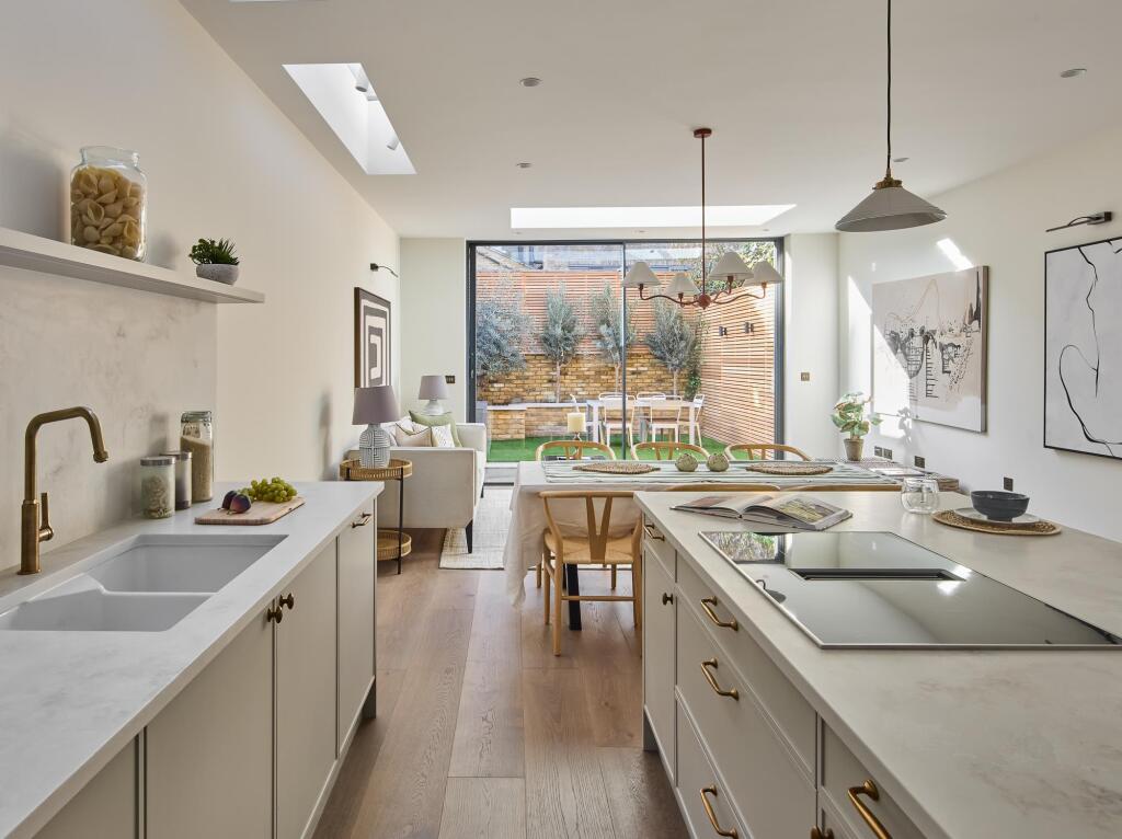 6 bed Mid Terraced House for rent in London. From Knight Frank - Fulham 6 bed Mid Terraced House for rent in London. From Knight Frank - Fulham
