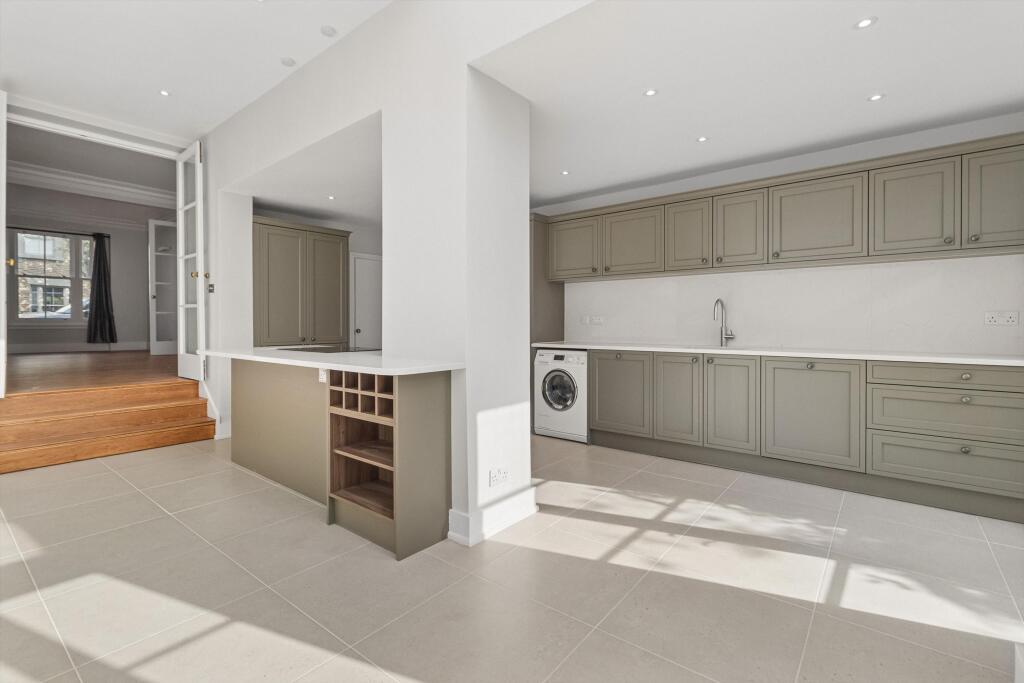 5 bed Mid Terraced House for rent in London. From Knight Frank - Fulham