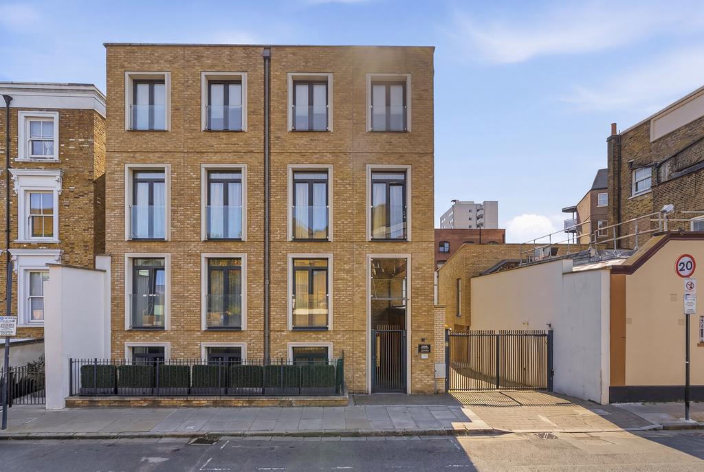 2 bed 1st Floor Flat for rent in London. From Knight Frank - Fulham