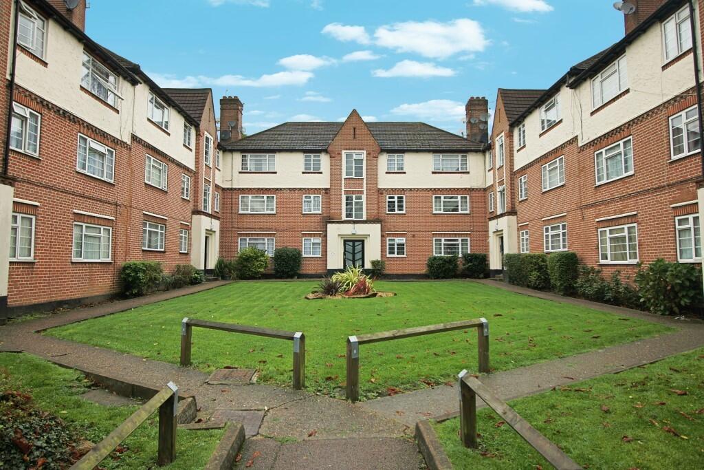 2 bed 1st Floor Flat for rent in Kenton. From Rawlinson Gold - Harrow Town Centre - Sales