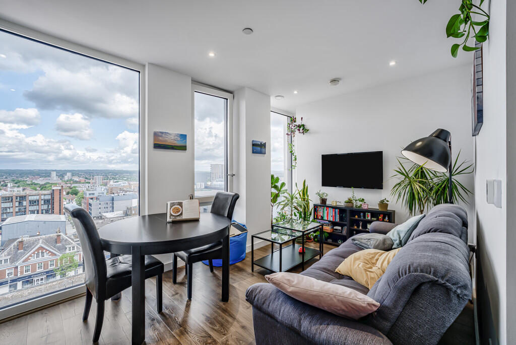 4 bed Apartment for rent in Harrow. From Rawlinson Gold - Harrow Town Centre - Sales