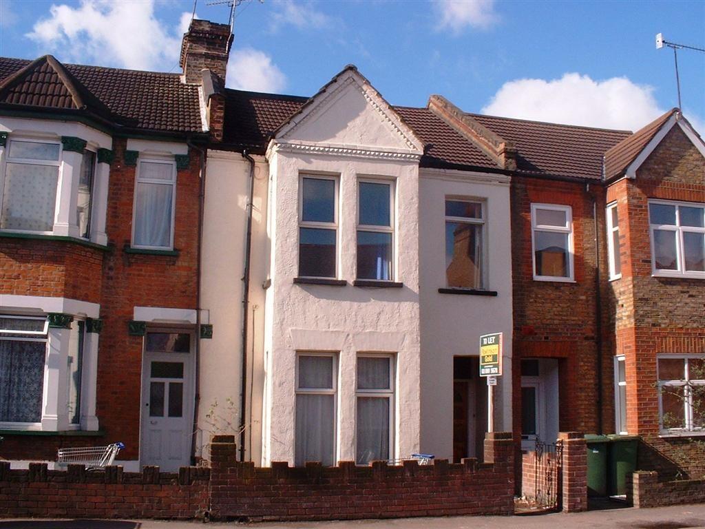2 bed 1st Floor Flat for rent in Harrow. From Rawlinson Gold - Harrow Town Centre - Sales