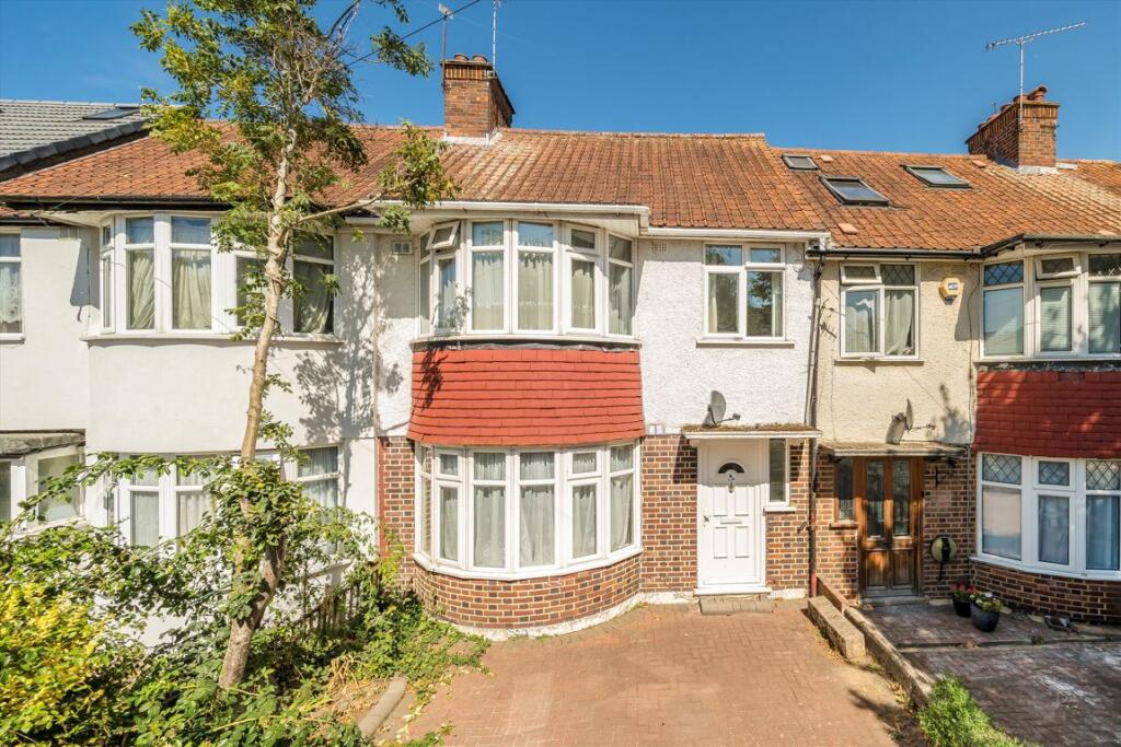 3 bed Detached for rent in Greenford. From Rawlinson Gold - Harrow Town Centre - Sales