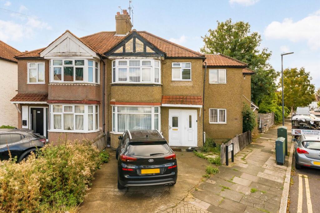 1 bed 1st Floor Flat for rent in Kenton. From Rawlinson Gold - Harrow Town Centre - Sales