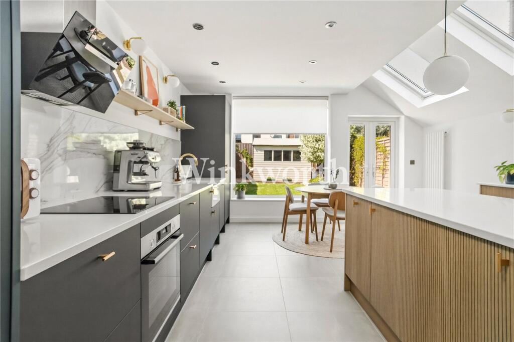 3 bed Mid Terraced House for rent in London. From Winkworth - Harringay