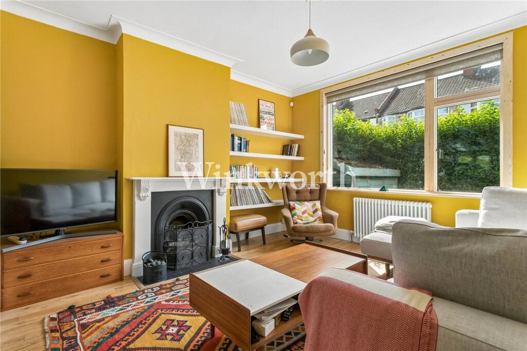 3 bed Mid Terraced House for rent in Tottenham. From Winkworth - Harringay 3 bed Mid Terraced House for rent in Tottenham. From Winkworth - Harringay