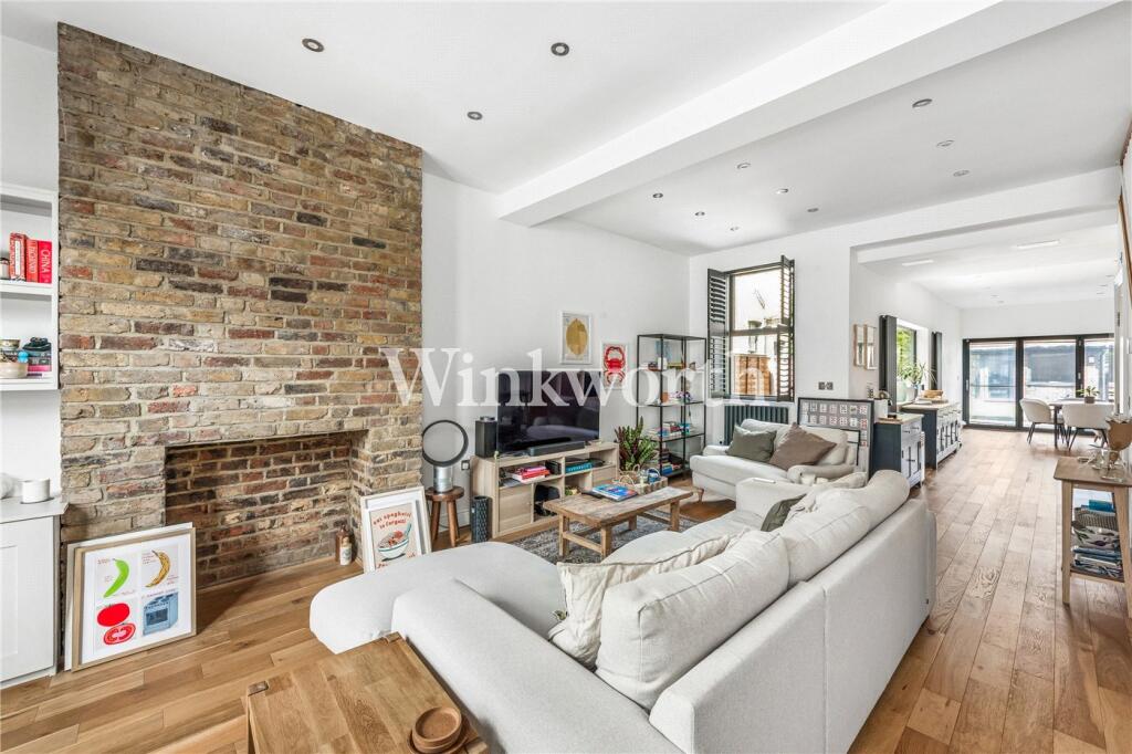 3 bed Mid Terraced House for rent in Tottenham. From Winkworth - Harringay