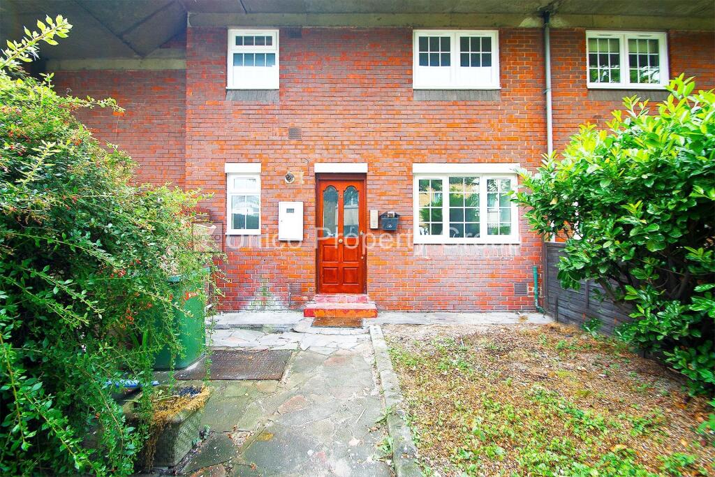 4 bed 1st Floor Flat for rent in Bow. From Unico Property Group - Bow
