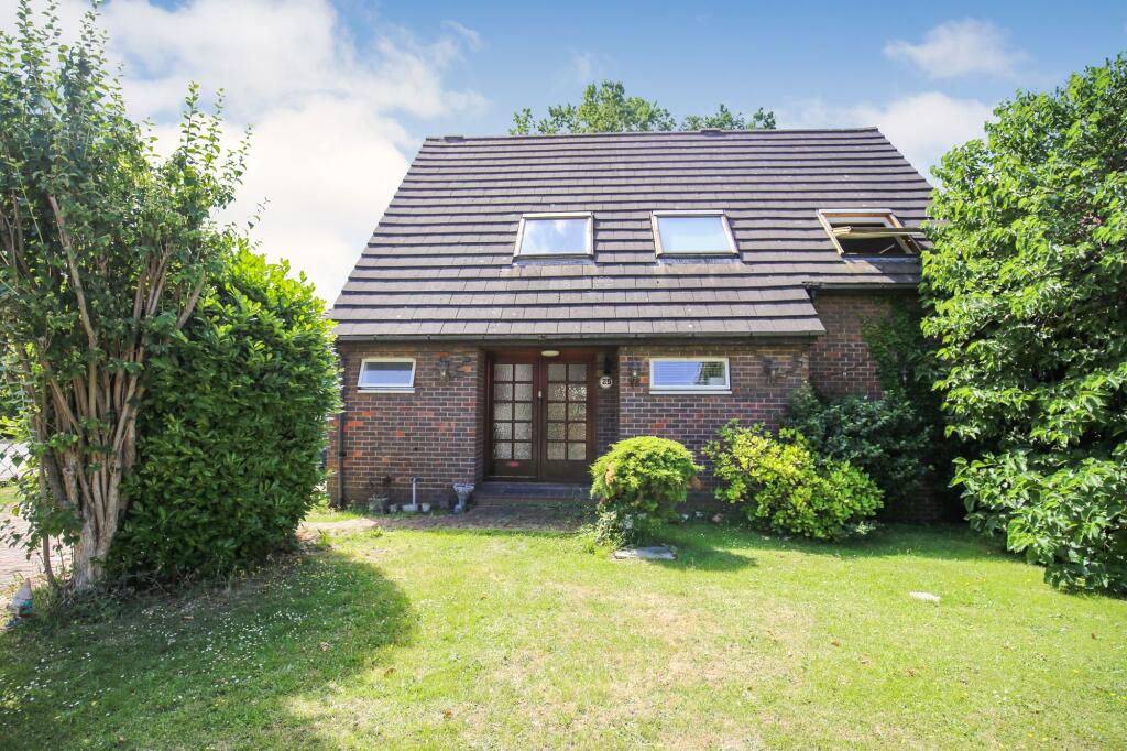 5 bed Bungalow for rent in Hornchurch. From Unico Property Group - Bow