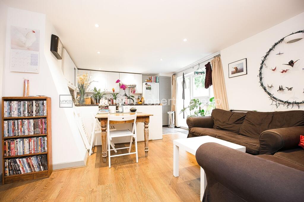3 bed 1st Floor Flat for rent in Bethnal Green. From Unico Property Group - Bow