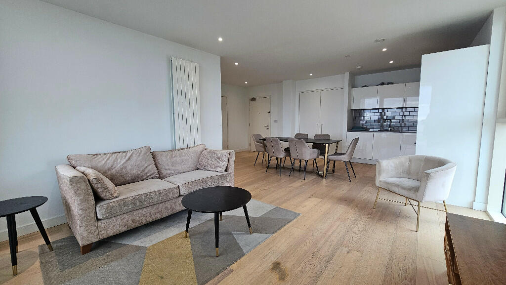 2 bed Penthouse for rent in London. From City and Urban Shoreditch