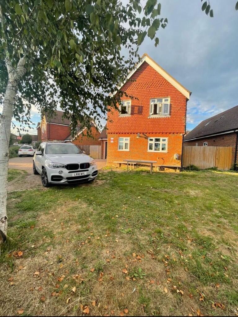 5 bed Detached for rent in Broyle Side. From St James - Haywards Heath