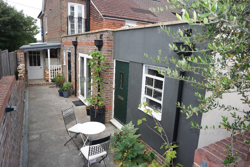 2 bed Apartment for rent in Haywards Heath. From St James - Haywards Heath