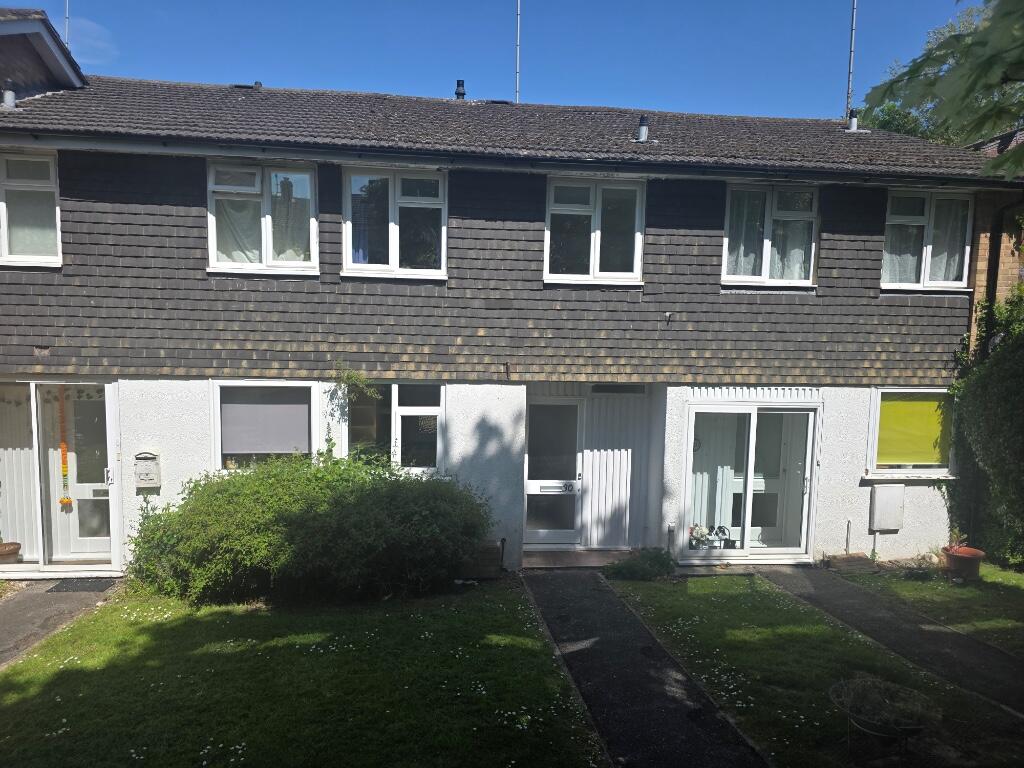 2 bed Mid Terraced House for rent in Haywards Heath. From St James - Haywards Heath