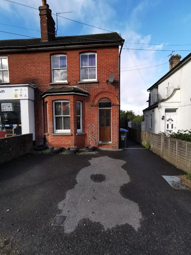 2 bed Semi Detached for rent in Haywards Heath. From St James - Haywards Heath 2 bed Semi Detached for rent in Haywards Heath. From St James - Haywards Heath