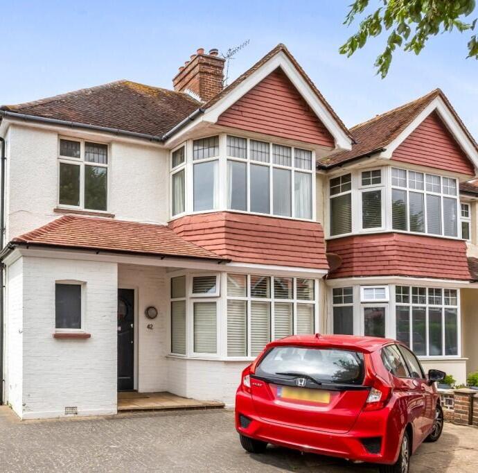 2 bed 1st Floor Flat for rent in Portslade-by-Sea. From St James - Haywards Heath