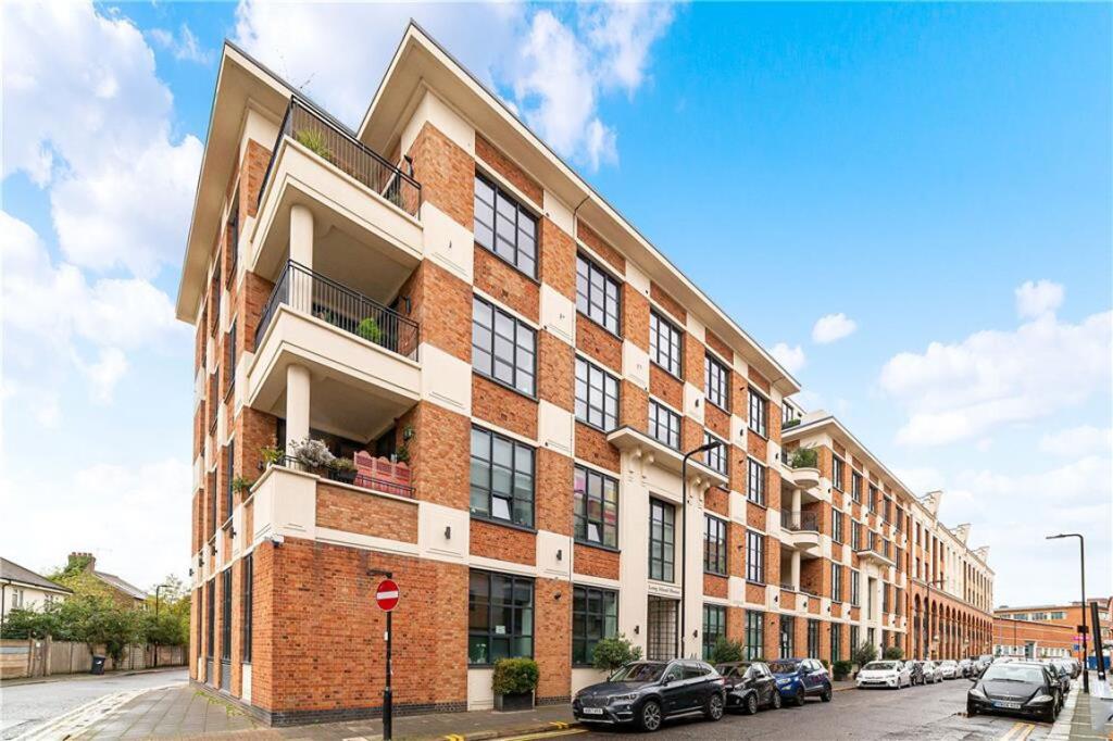 1 bed 1st Floor Flat for rent in Acton. From Marsh & Parsons - Askew Road & Acton