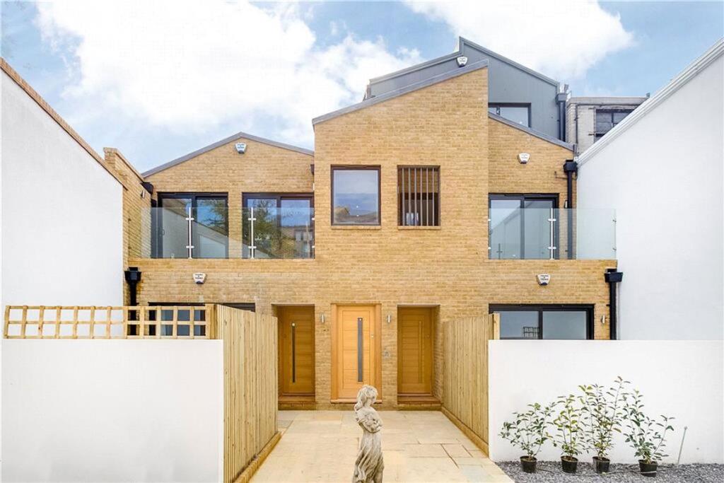 1 bed Annexe for rent in London. From Marsh & Parsons - Askew Road & Acton