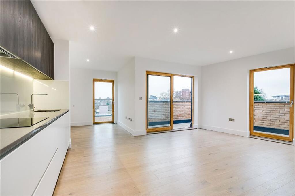 2 bed 1st Floor Flat for rent in Hammersmith. From Marsh & Parsons - Askew Road & Acton