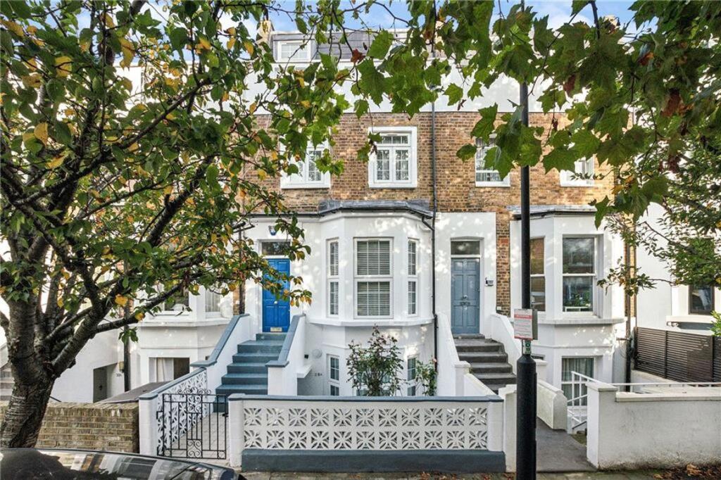 2 bed 1st Floor Flat for rent in Acton. From Marsh & Parsons - Askew Road & Acton