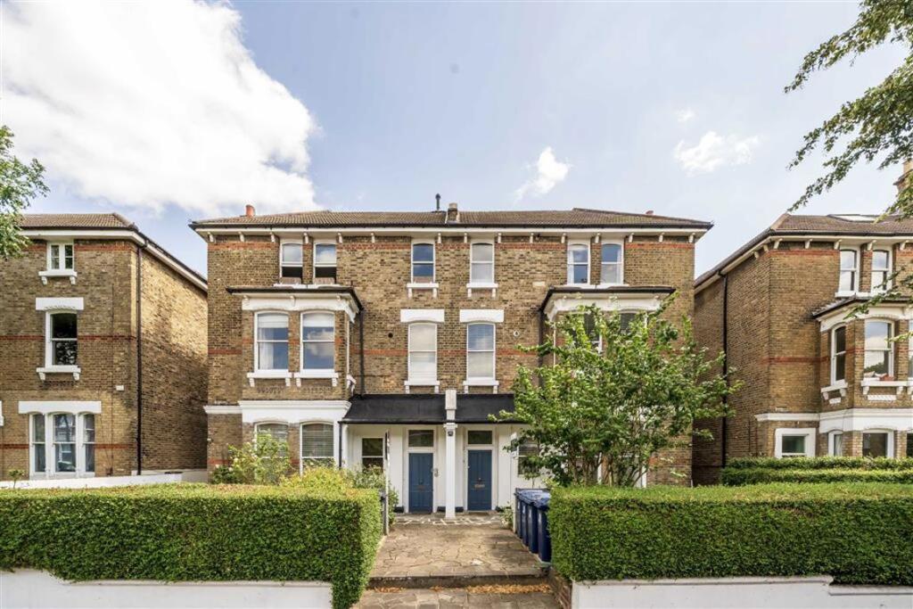 2 bed 1st Floor Flat for rent in Acton. From Marsh & Parsons - Askew Road & Acton