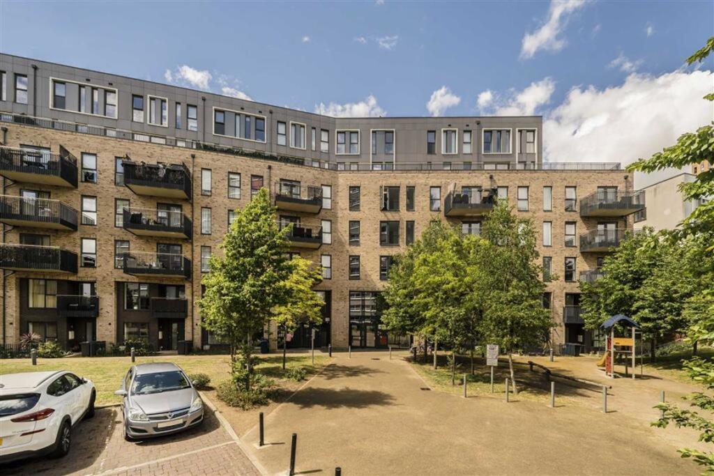 2 bed 1st Floor Flat for rent in Acton. From Marsh & Parsons - Askew Road & Acton