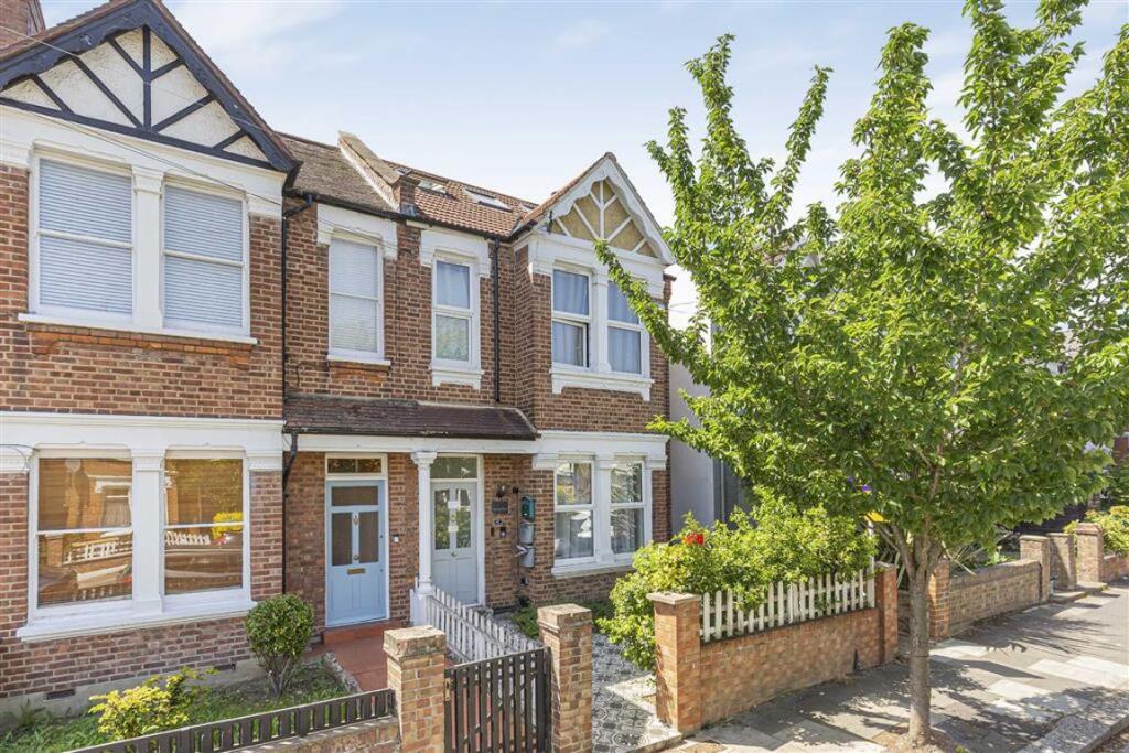 1 bed 1st Floor Flat for rent in Acton. From Marsh & Parsons - Askew Road & Acton 1 bed 1st Floor Flat for rent in Acton. From Marsh & Parsons - Askew Road & Acton