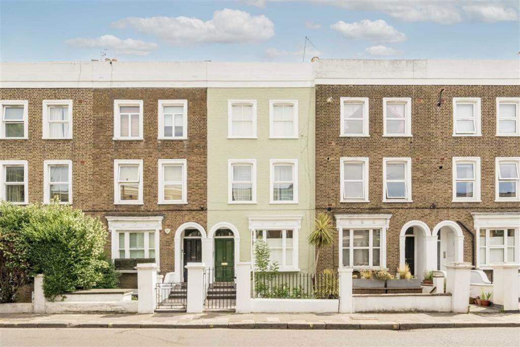 1 bed 1st Floor Flat for rent in Hammersmith. From Marsh & Parsons - Askew Road & Acton