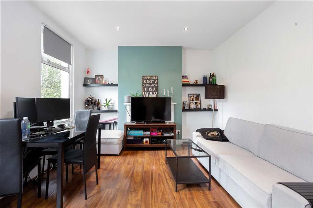 1 bed 1st Floor Flat for rent in Hammersmith. From Marsh & Parsons - Askew Road & Acton