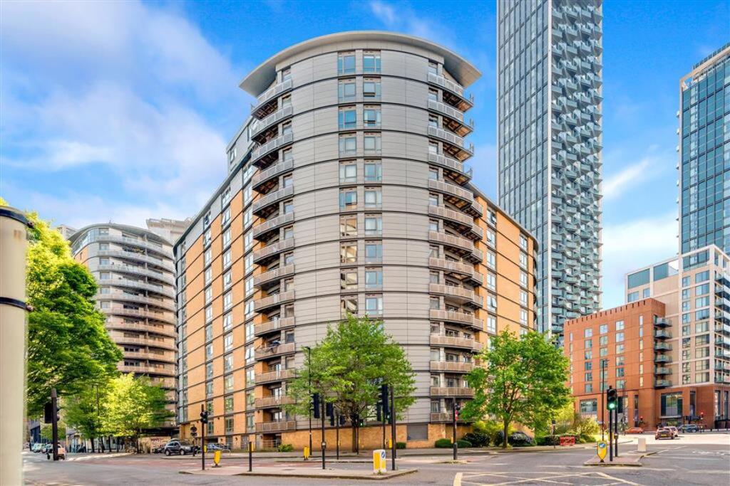 4 bed 1st Floor Flat for rent in Acton. From Marsh & Parsons - Askew Road & Acton