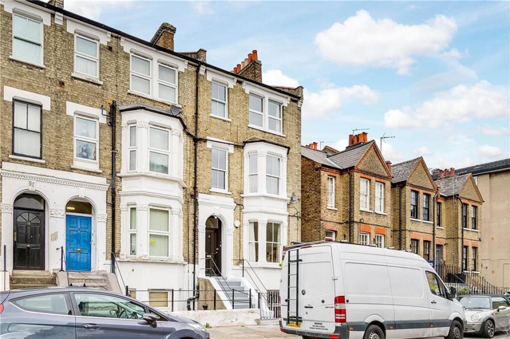 2 bed 1st Floor Flat for rent in Hammersmith. From Marsh & Parsons - Askew Road & Acton 2 bed 1st Floor Flat for rent in Hammersmith. From Marsh & Parsons - Askew Road & Acton