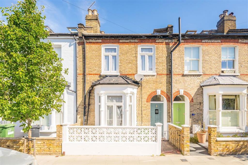 3 bed Mid Terraced House for rent in Hammersmith. From Marsh & Parsons - Askew Road & Acton 3 bed Mid Terraced House for rent in Hammersmith. From Marsh & Parsons - Askew Road & Acton