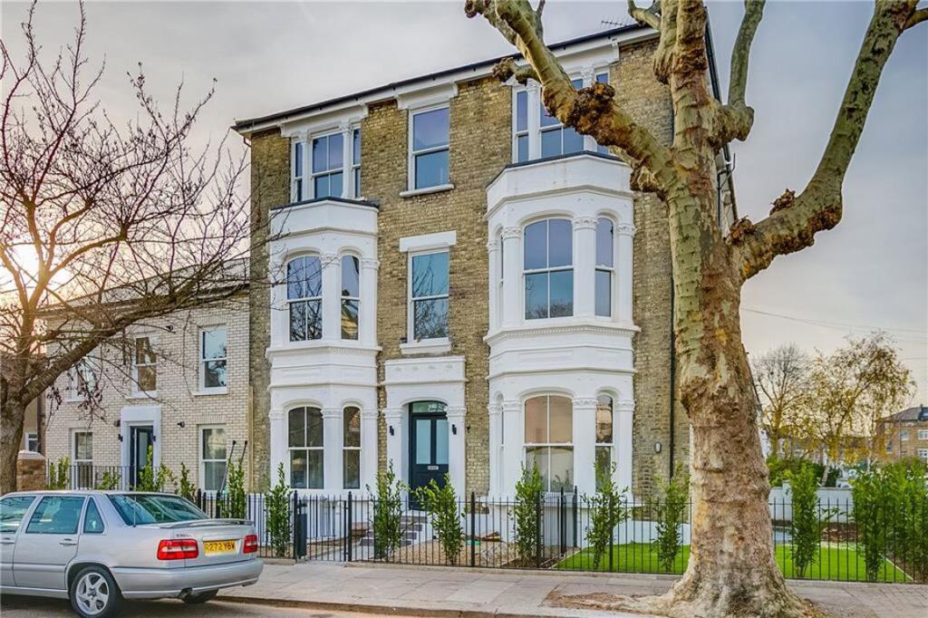 2 bed 1st Floor Flat for rent in London. From Marsh & Parsons - Askew Road & Acton