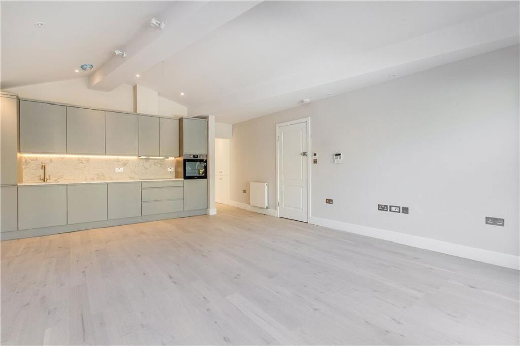 1 bed 1st Floor Flat for rent in Hammersmith. From Marsh & Parsons - Askew Road & Acton
