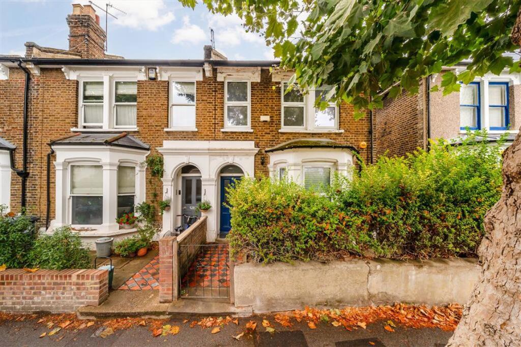 2 bed 1st Floor Flat for rent in Acton. From Marsh & Parsons - Askew Road & Acton 2 bed 1st Floor Flat for rent in Acton. From Marsh & Parsons - Askew Road & Acton