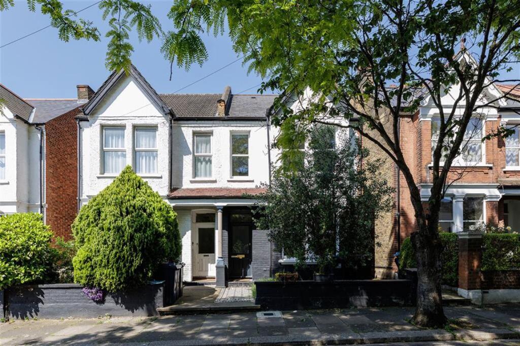 4 bed Mid Terraced House for rent in Acton. From Marsh & Parsons - Askew Road & Acton