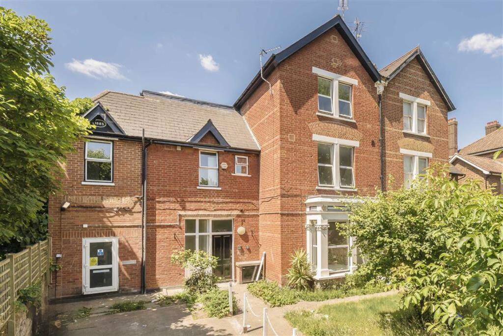 0 bed 1st Floor Flat for rent in Acton. From Marsh & Parsons - Askew Road & Acton 0 bed 1st Floor Flat for rent in Acton. From Marsh & Parsons - Askew Road & Acton