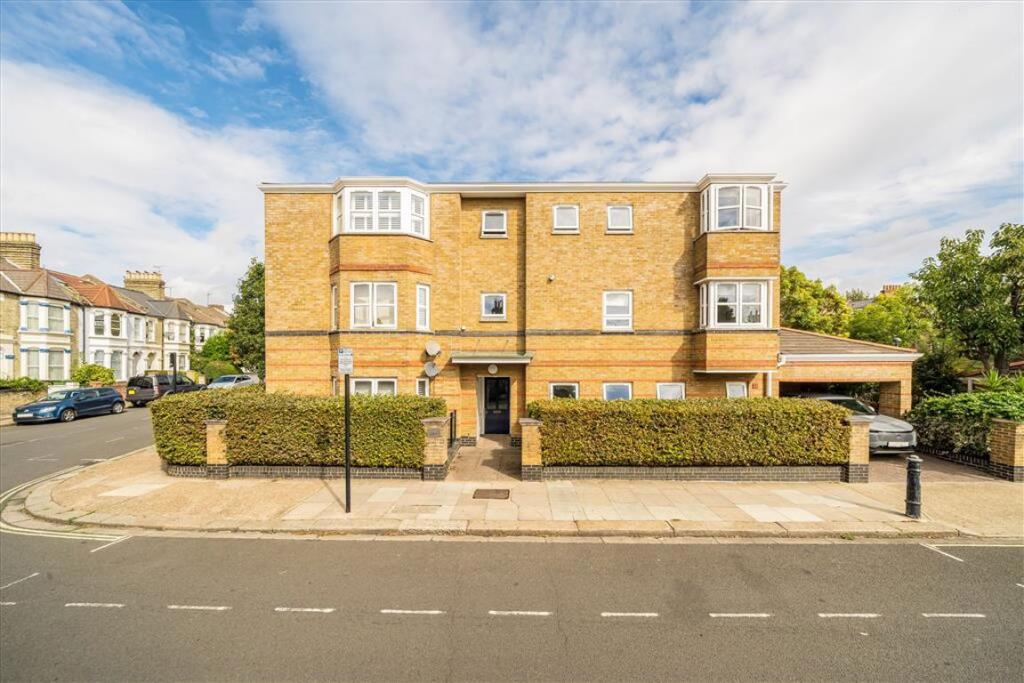 2 bed 1st Floor Flat for rent in Hammersmith. From Marsh & Parsons - Askew Road & Acton