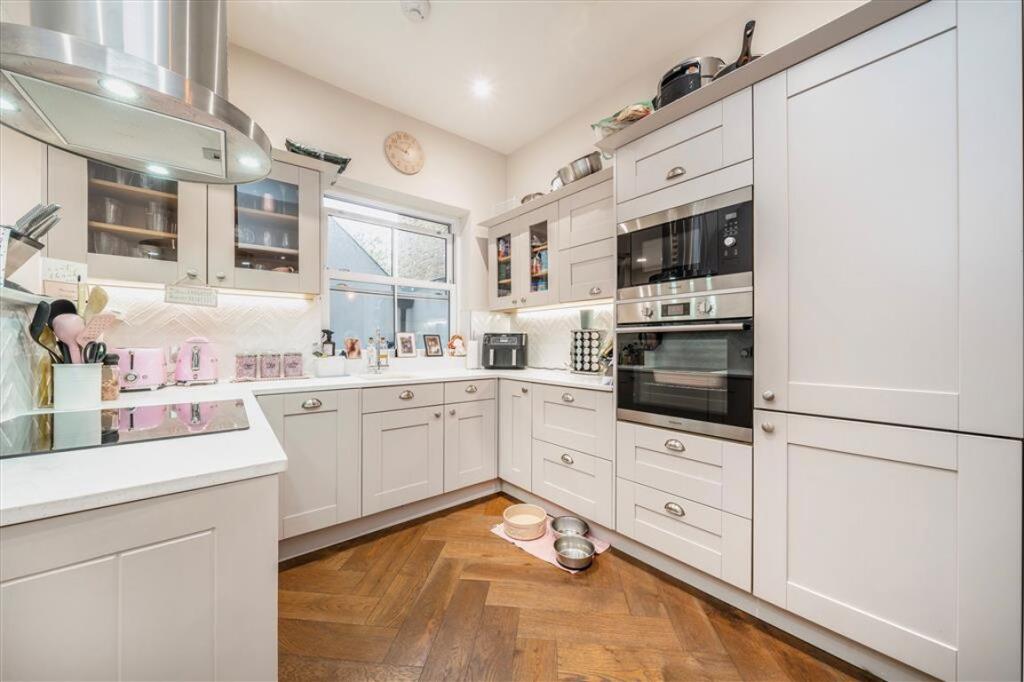 2 bed 1st Floor Flat for rent in London. From Marsh & Parsons - Bishops Park